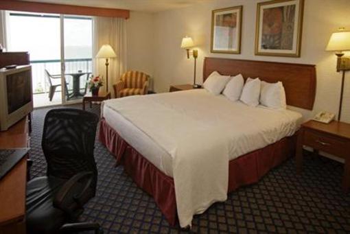 фото отеля Best Western Plus on the Bay Inn & Marina