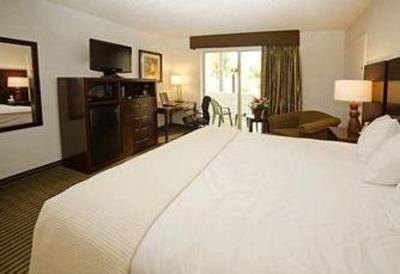 фото отеля Best Western Plus on the Bay Inn & Marina
