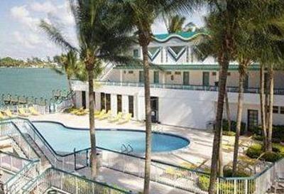 фото отеля Best Western Plus on the Bay Inn & Marina