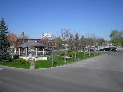 фото отеля Niagara Parkway Court