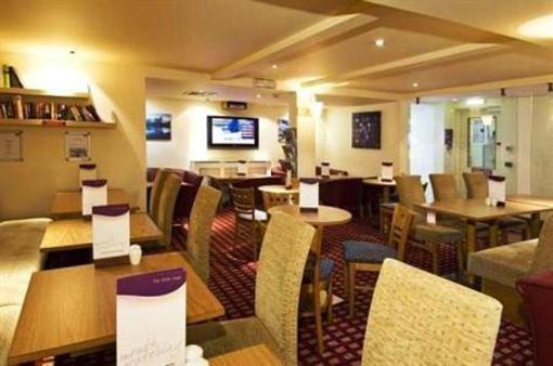 фото отеля Premier Inn Gatwick Airport Central Crawley