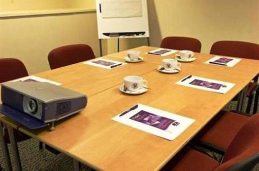 фото отеля Premier Inn Gatwick Airport Central Crawley