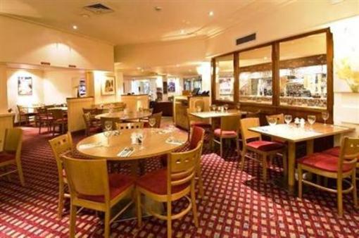 фото отеля Premier Inn Gatwick Airport Central Crawley