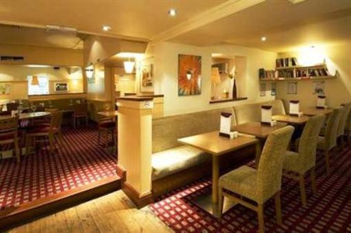 фото отеля Premier Inn Gatwick Airport Central Crawley