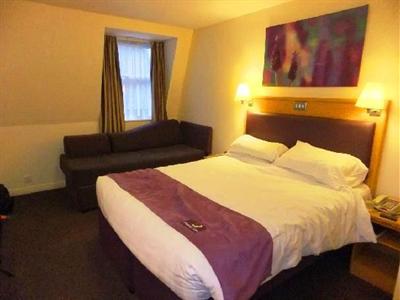 фото отеля Premier Inn Gatwick Airport Central Crawley