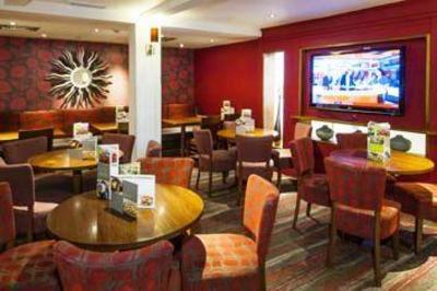 фото отеля Premier Inn Gatwick Airport Central Crawley