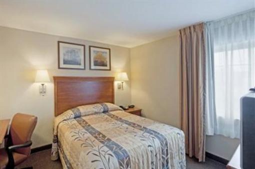фото отеля Candlewood Suites West Springfield