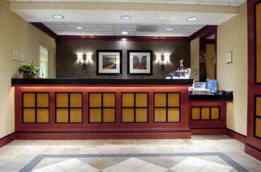 фото отеля Holiday Inn Express Hotel & Suites Fort Wayne
