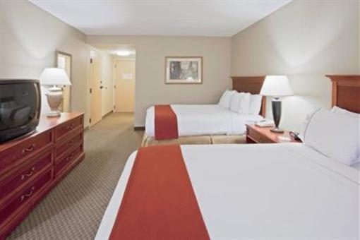 фото отеля Holiday Inn Express Hotel & Suites Fort Wayne