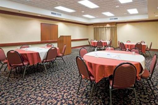 фото отеля Holiday Inn Express Hotel & Suites Fort Wayne