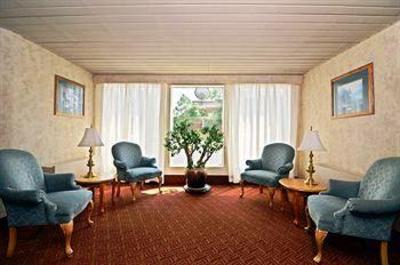 фото отеля Days Inn & Suites Rhinelander