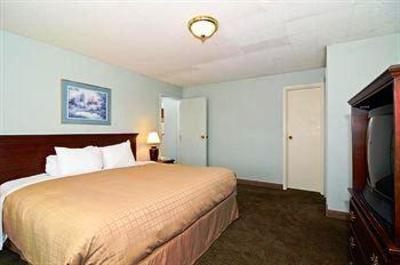 фото отеля Days Inn & Suites Rhinelander
