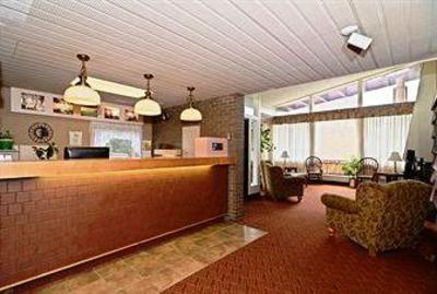 фото отеля Days Inn & Suites Rhinelander
