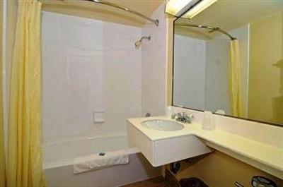 фото отеля Days Inn & Suites Rhinelander
