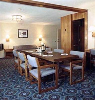 фото отеля Days Inn & Suites Rhinelander