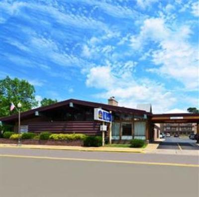 фото отеля Days Inn & Suites Rhinelander