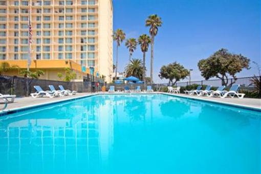 фото отеля Crowne Plaza Ventura Beach