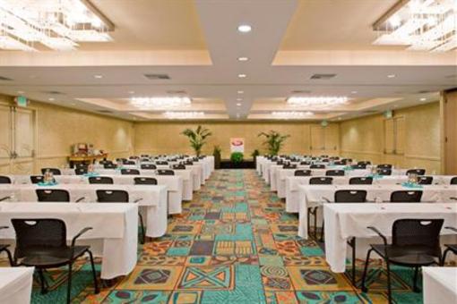 фото отеля Crowne Plaza Ventura Beach