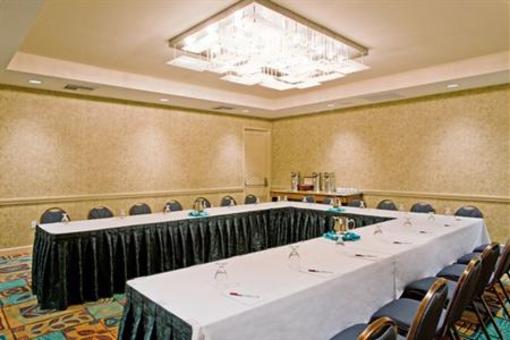 фото отеля Crowne Plaza Ventura Beach