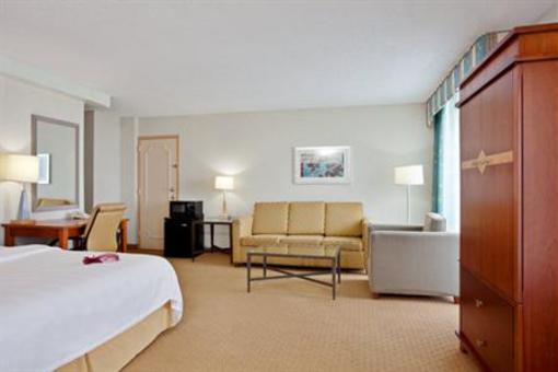 фото отеля Crowne Plaza Ventura Beach