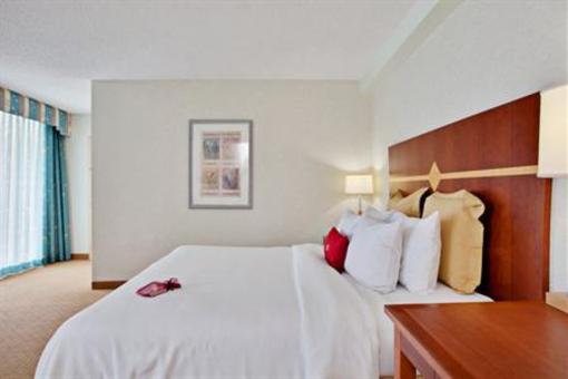 фото отеля Crowne Plaza Ventura Beach