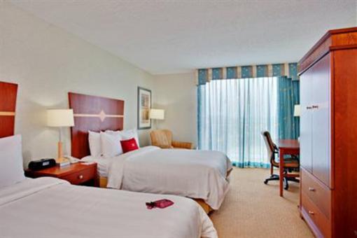 фото отеля Crowne Plaza Ventura Beach