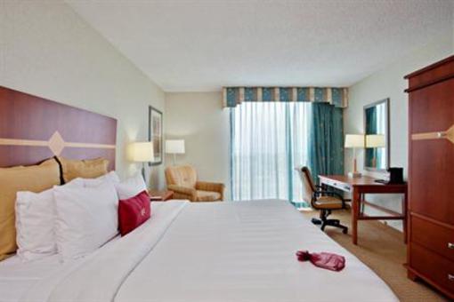 фото отеля Crowne Plaza Ventura Beach