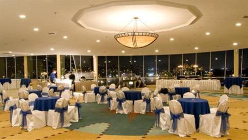 фото отеля Crowne Plaza Ventura Beach