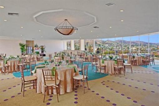 фото отеля Crowne Plaza Ventura Beach