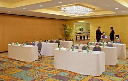фото отеля Crowne Plaza Ventura Beach
