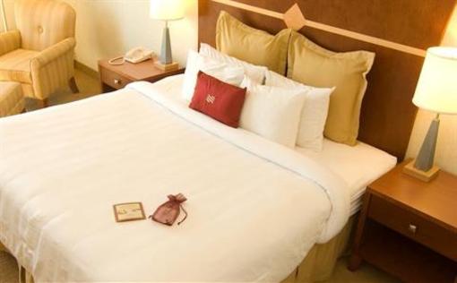 фото отеля Crowne Plaza Ventura Beach