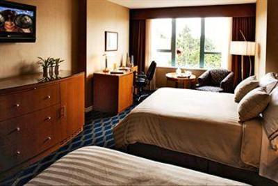 фото отеля Executive Airport Plaza Hotel