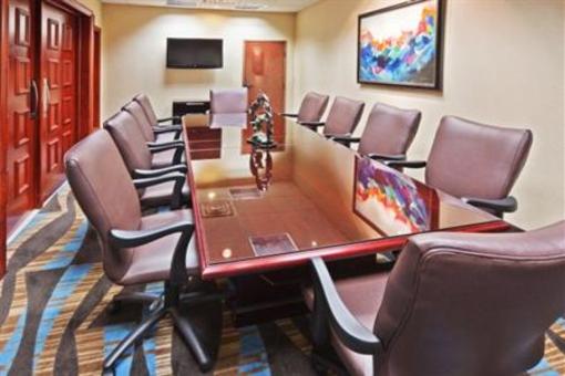 фото отеля Holiday Inn Express Hotel & Suites Penn Square Oklahoma City