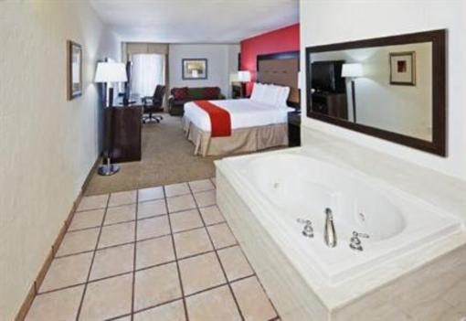 фото отеля Holiday Inn Express Hotel & Suites Penn Square Oklahoma City