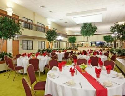 фото отеля Holiday Inn Boston Brookline