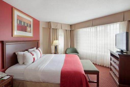 фото отеля Holiday Inn Boston Brookline