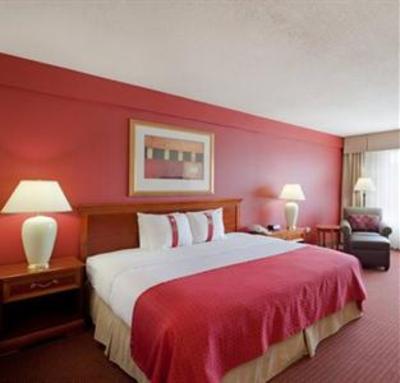 фото отеля Holiday Inn Boston Brookline