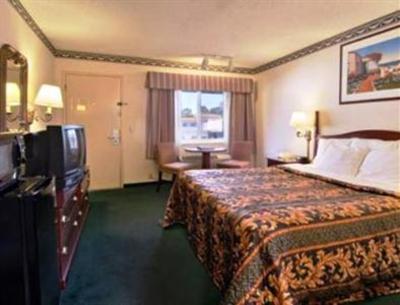 фото отеля Days Inn Monterey Downtown