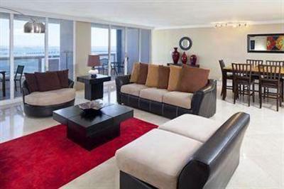 фото отеля Doubletree by Hilton Grand Hotel Biscayne Bay