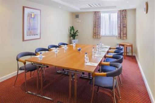 фото отеля Holiday Inn Express Liverpool-Knowsley