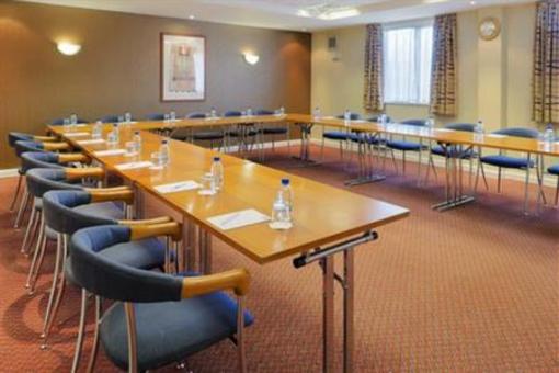 фото отеля Holiday Inn Express Liverpool-Knowsley
