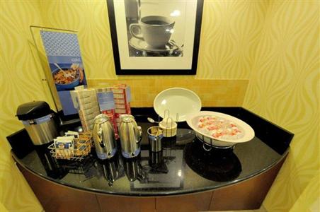 фото отеля Hampton Inn Richmond-Airport