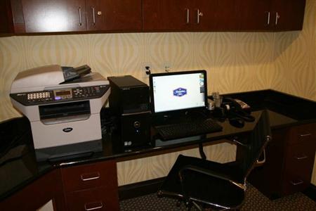 фото отеля Hampton Inn Richmond-Airport