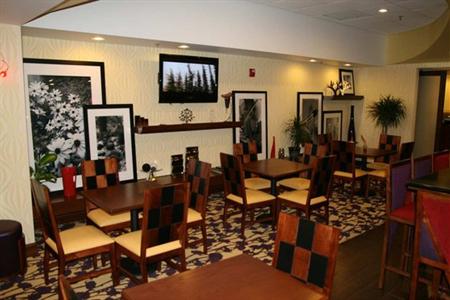 фото отеля Hampton Inn Richmond-Airport