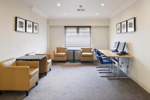 фото отеля Holiday Inn Chester South