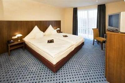 фото отеля Airport Hotel Paderborn