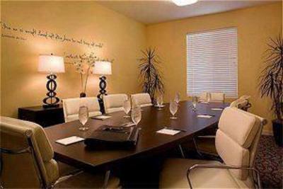 фото отеля Ontario Grand Inn & Suites