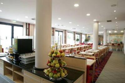 фото отеля Holiday Inn Express Muenchen Messe
