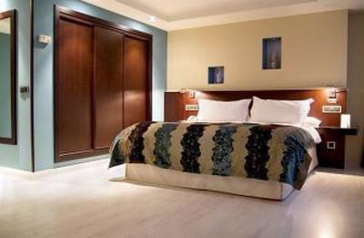 фото отеля Eurostars Araguaney
