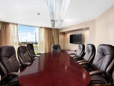 фото отеля Days Hotel and Conference Centre Toronto Airport